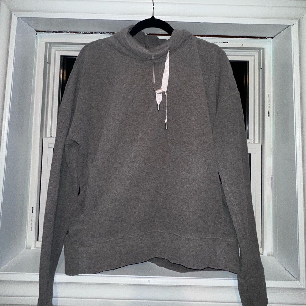 LULULEMON GREY SWEATER